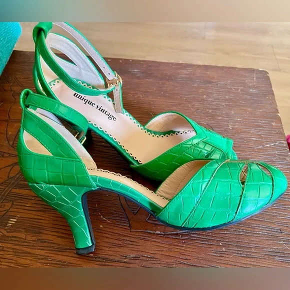 Unique Vintage Bright Green Ankle-Strap Peep Toe Heels, New, no box. - Picture 5 of 6